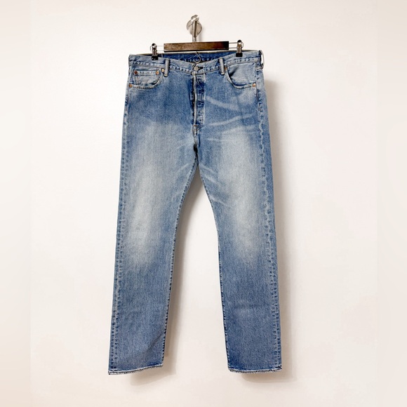 Levi's 501 Button Fly Straight Leg Classic Denim Jeans Blue Light Wash 36 x 36 - Picture 1 of 11